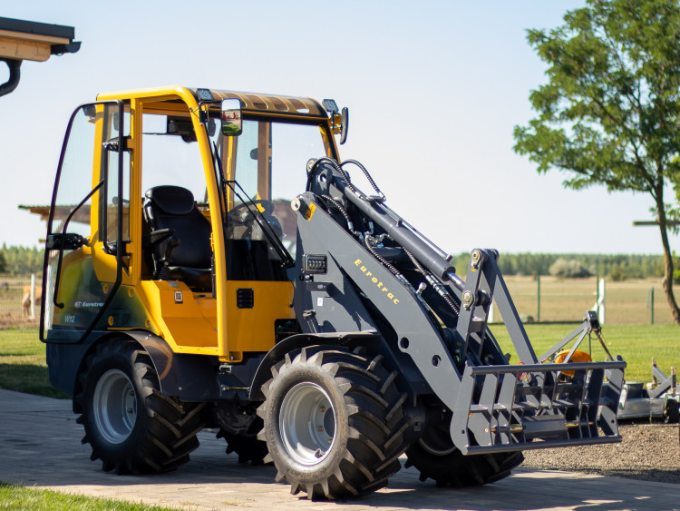 Compact loader